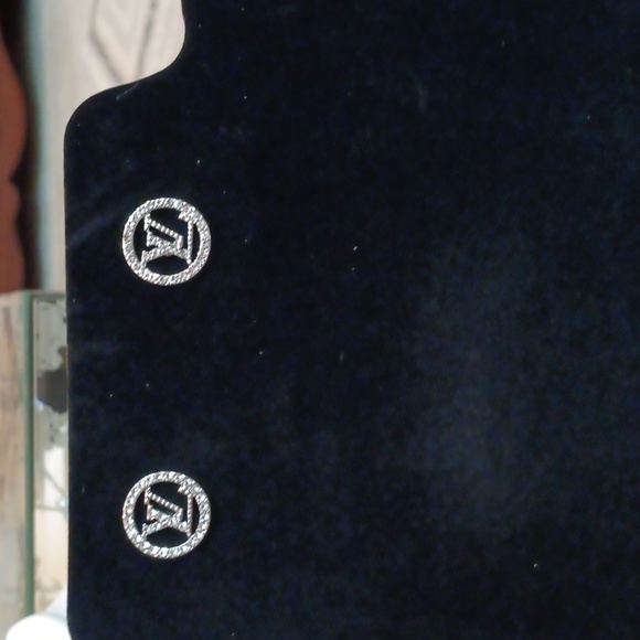 Beautiful pair of louis vuitton earrings - Picture 1 of 3